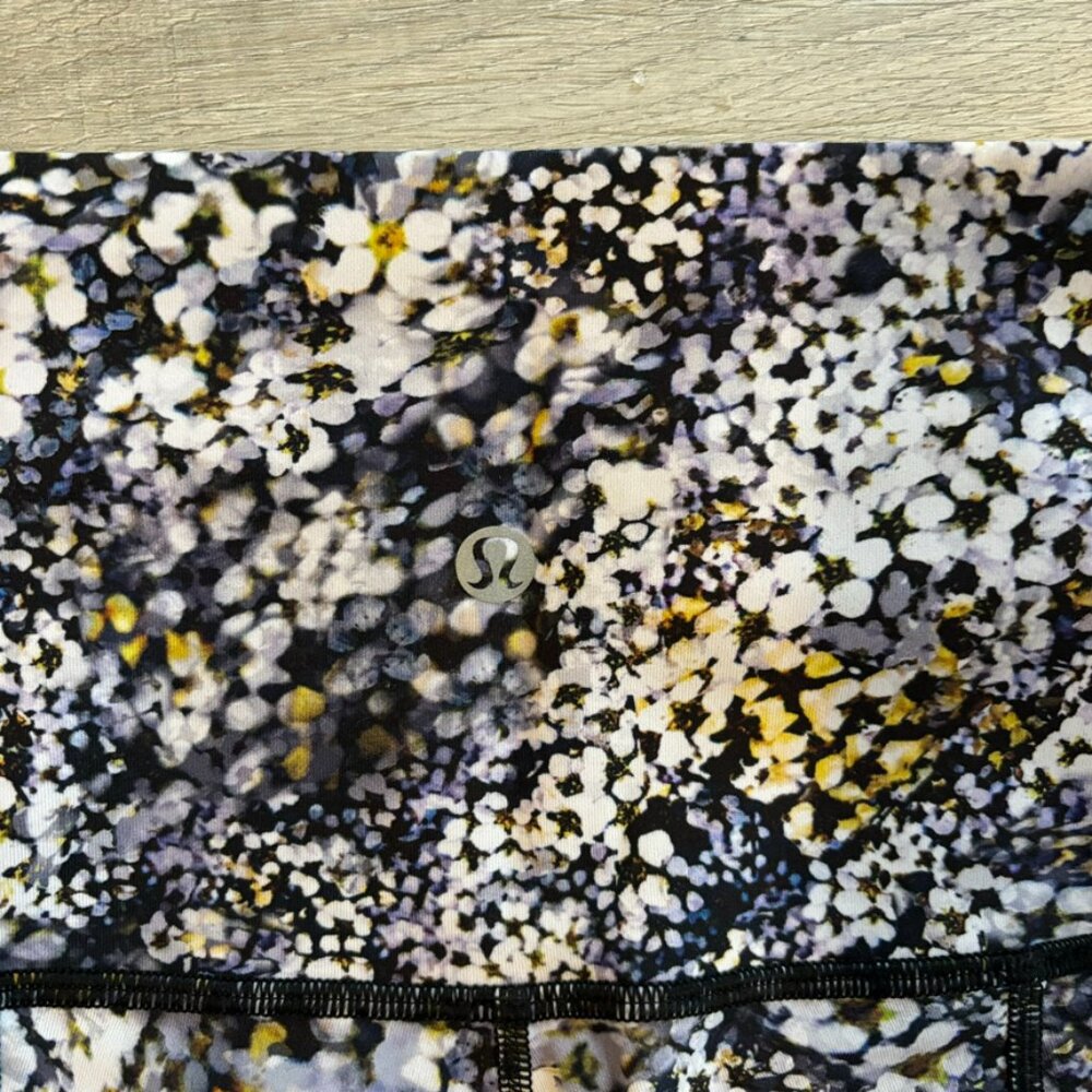 Lululemon Align Scalloped Hem High-Rise Crop 23" - Picture 2 of 5